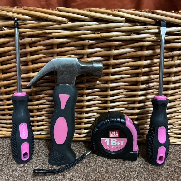 Lady’s Pink 4 piece Portable Home Repairing Tool Kit Set - Picture 2 of 4